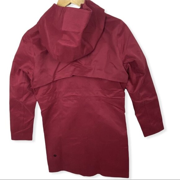 NWT Lululemon Rain Rebel Deep Ruby Jacket Size 2‎ Waterproof New with Tags Coat - Picture 4 of 16